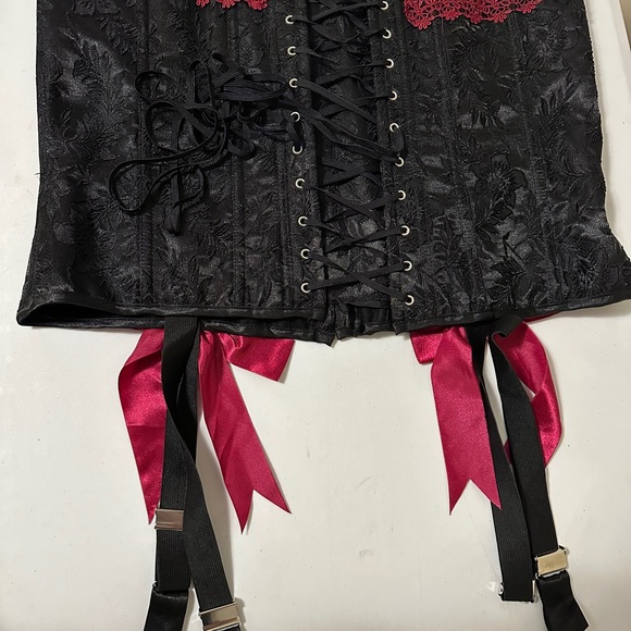 Leg Avenue Black and Red Corset with Lace Accents - Picture 3 of 6